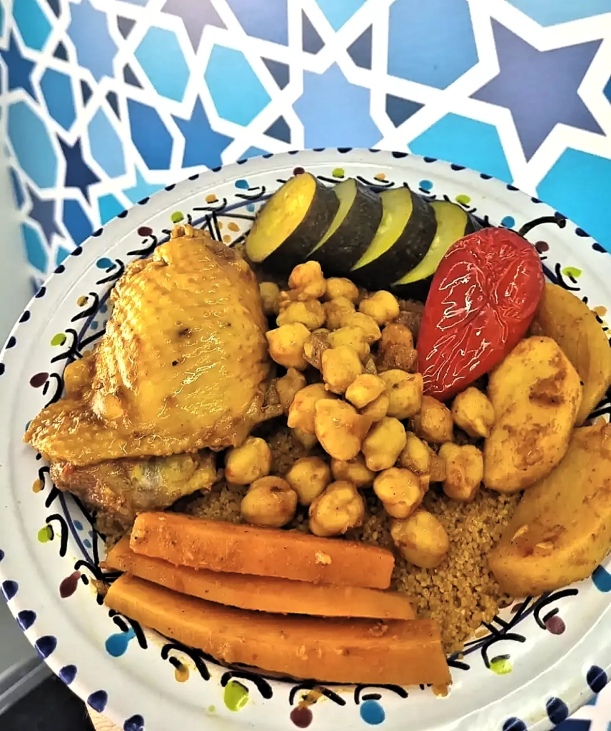 Couscous royal servi en plat du jour par Tounsi Traiteur